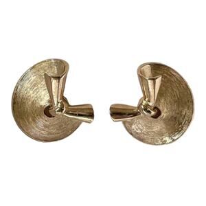 1960s Trifari Gold Plated Curved Dimensional Modernist Geometric Clip Earrings